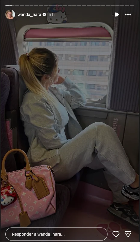 El look de Wanda nara con bolso de Louis Vuitton.