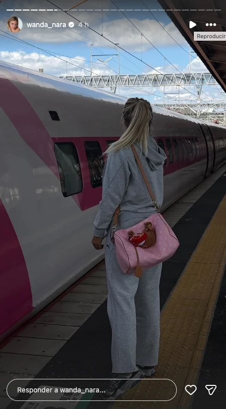 El look de Wanda nara con bolso de Louis Vuitton.