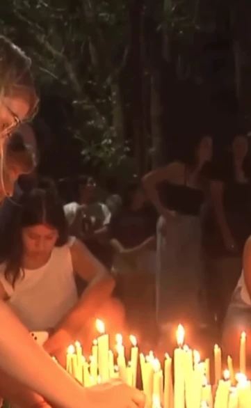 La despedida de sus amigos