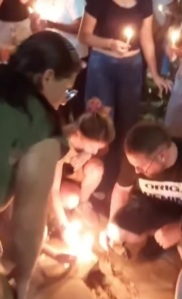 La despedida de sus amigos