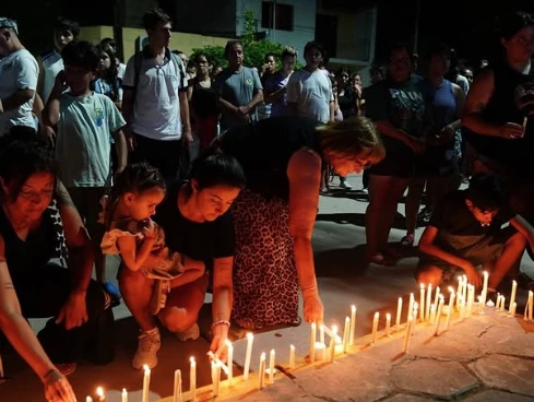 La despedida de sus amigos