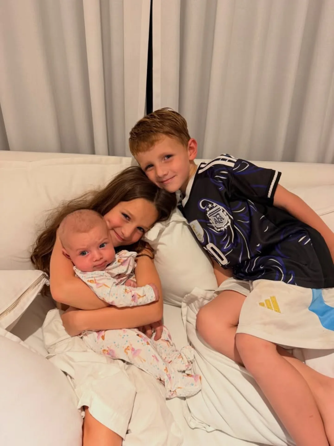 Aitana y sus hermanos Francesca y Bautista. 