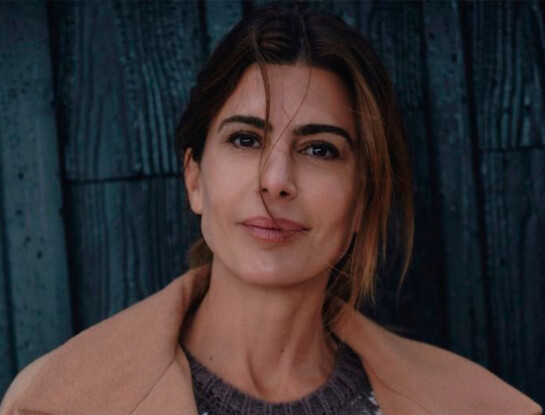 Juliana Awada lo confirma: la camisa escocesa se vuelve a usar como en los '90