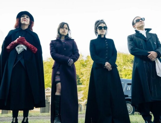 Qué ver en Netflix: la película de Tim Burton con Jenna Ortega y Winona Ryder que está en el top 10