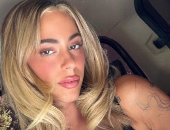 Tini Stoessel revive el clásico que nunca falla: así lleva la camisa blanca esta temporada