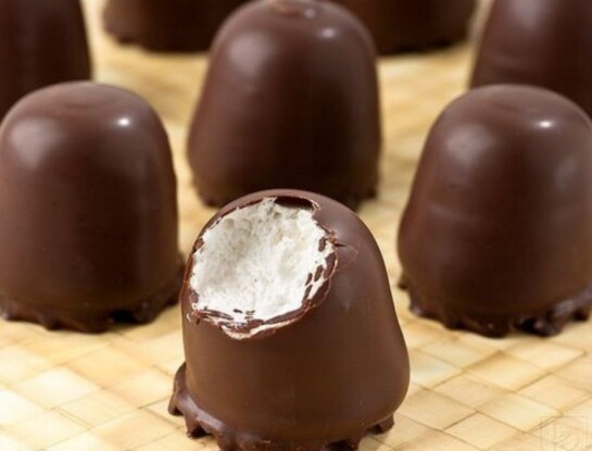 Bocaditos de chocolate rellenos con crema: receta fácil y deliciosa