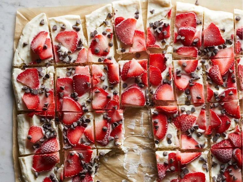 Postre casero: la receta del yogur frozen con frutas y chocolate