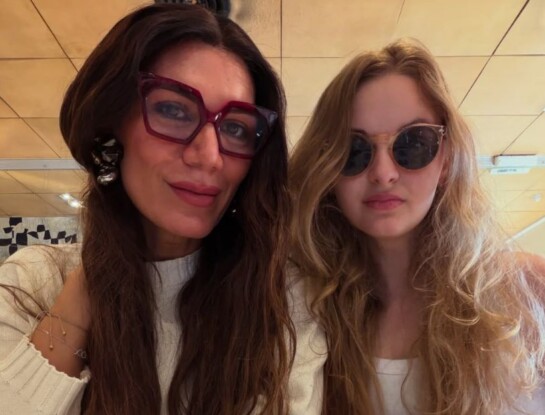 Flor de la V deslumbró con un look total white en su salida con su hija Isabella