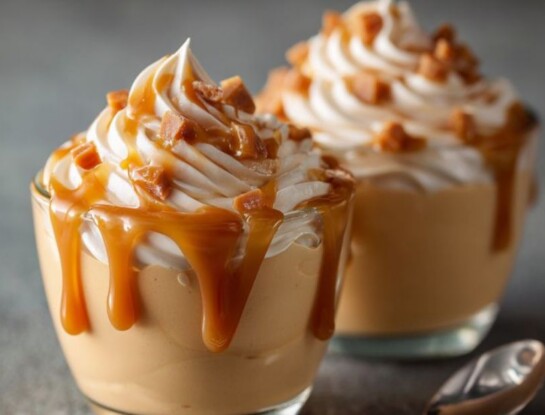 Postre rápido de dulce de leche y crema: una receta sin horno irresistible