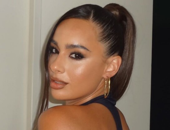 Flor Jazmín Peña y su impactante look negro para un casamiento: sensual y sofisticado