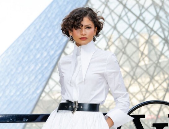 Zendaya deslumbró en el desfile de Louis Vuitton en Paris Fashion Week con un look total white