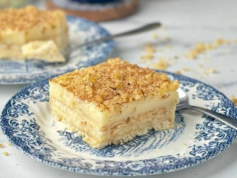 Postre fácil y rápido sin horno: la receta viral con galletitas y crema