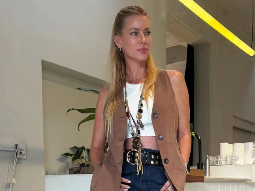 Así es el look de Nicole Neumann que combina básicos y estilo boho chic