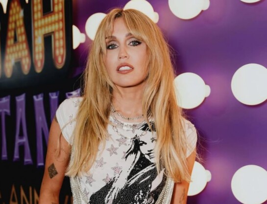 Los detalles del look de Miley Cyrus para el estreno del aniversario de "Hannah Montana"