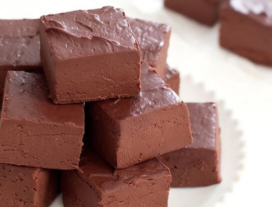 Fudge de chocolate con leche condensada: una receta fácil, con pocos ingredientes y sin horno