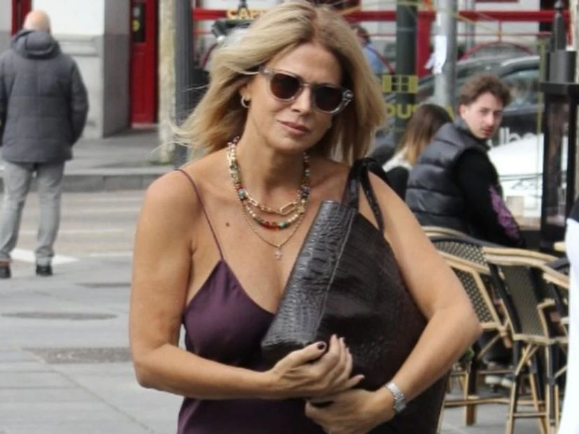 Flavia Palmiero apostó al slip dress y lo combinó con prendas comfy: look urbano y elegante