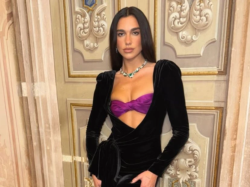 El look de Dua Lipa en el desfile de Bvlgari