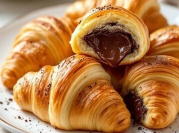 Croissants al horno rellenos de chocolate: una receta irresistible