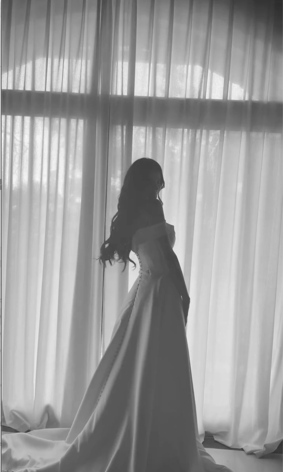 El vestido de Emily Lucius tuvo un estilo muy romántico. Fotos: IG. 