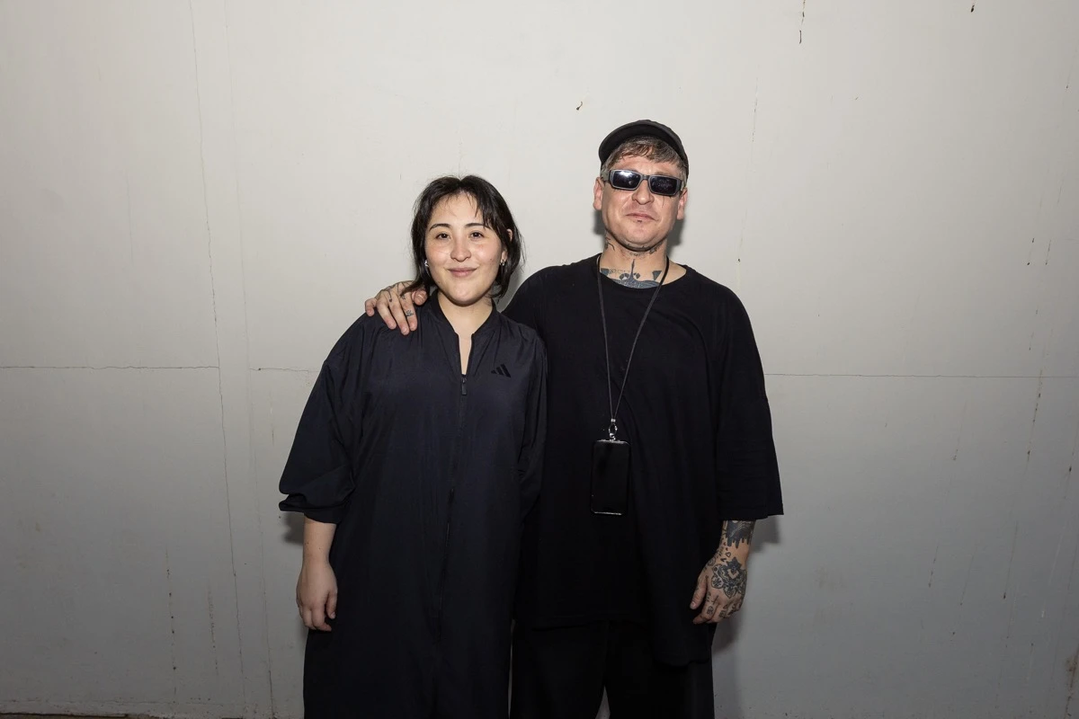 De Crisci sorprendió en la BAFWEEK 2026 con una colección inspirada en el automovilismo y el tuning