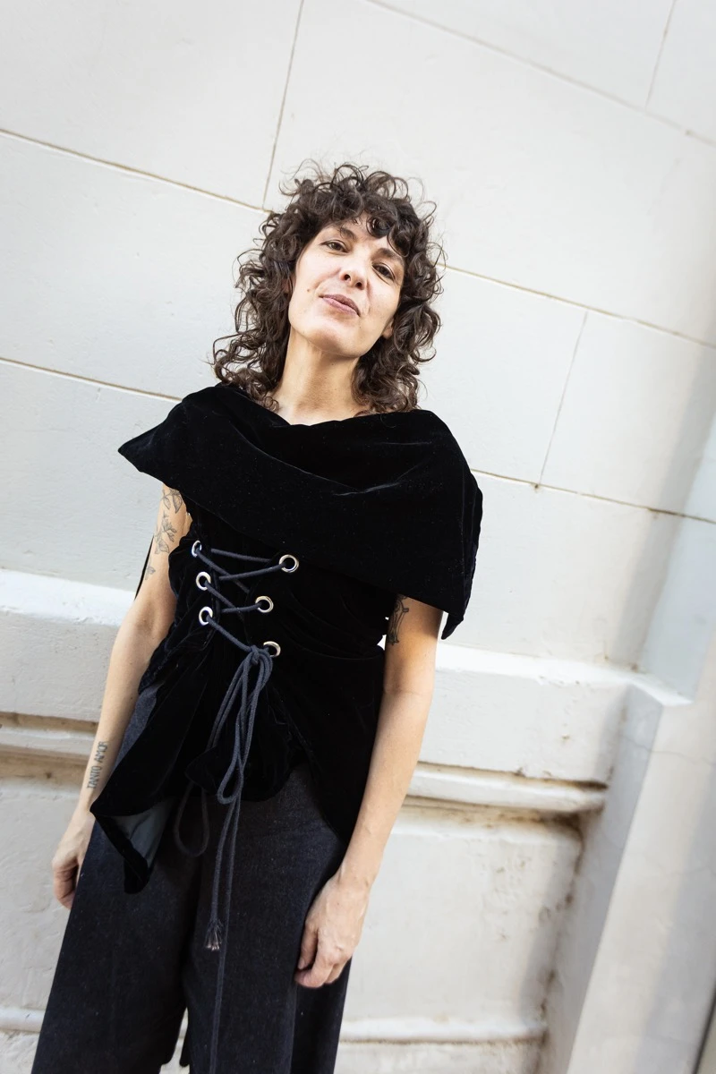 BAFWEEK otoño invierno 2026: Velasco celebró sus 15 años con una performance que rinde culto a la herencia guaraní