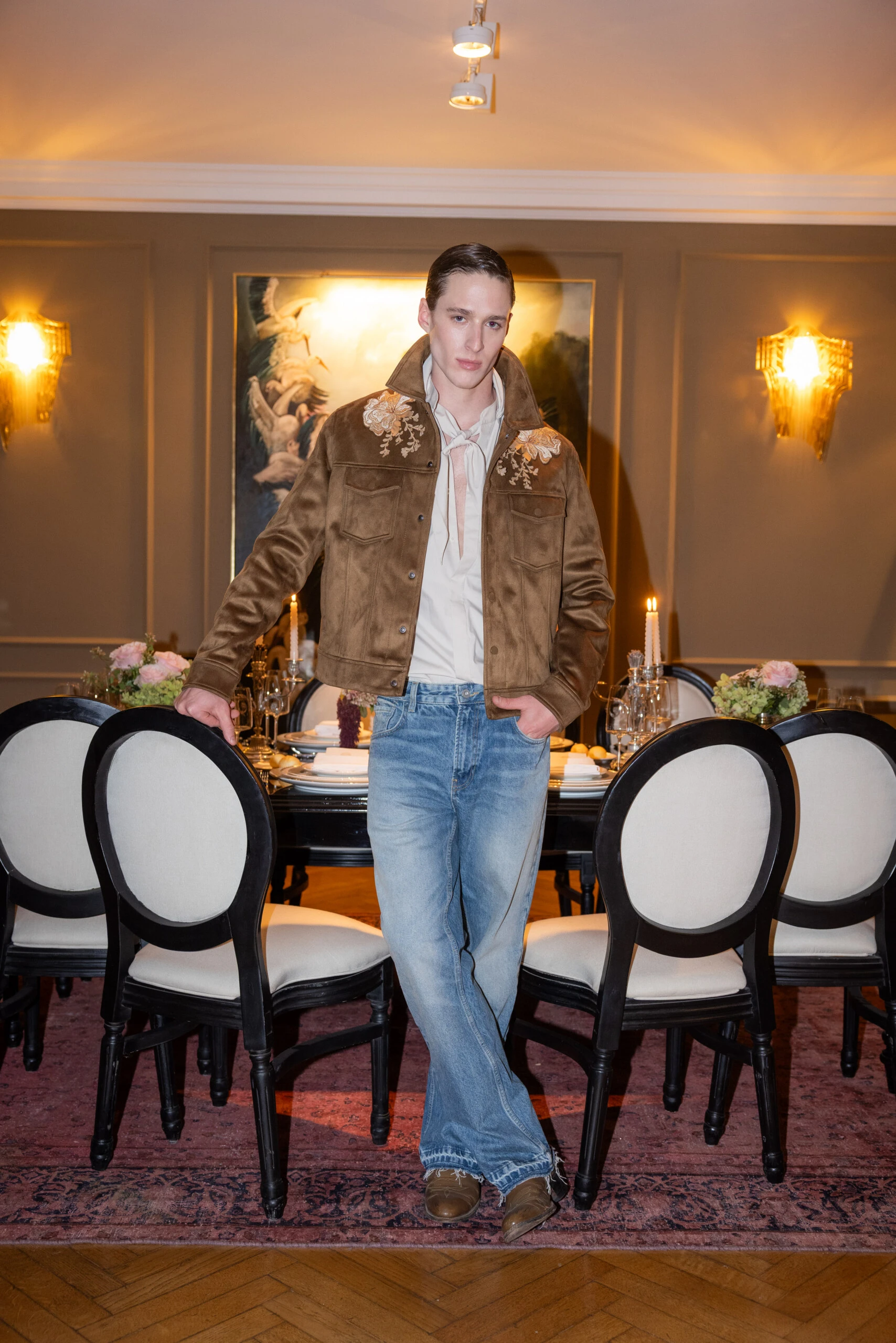 Francisco Villa Piccaso con total look de SAIACH. 