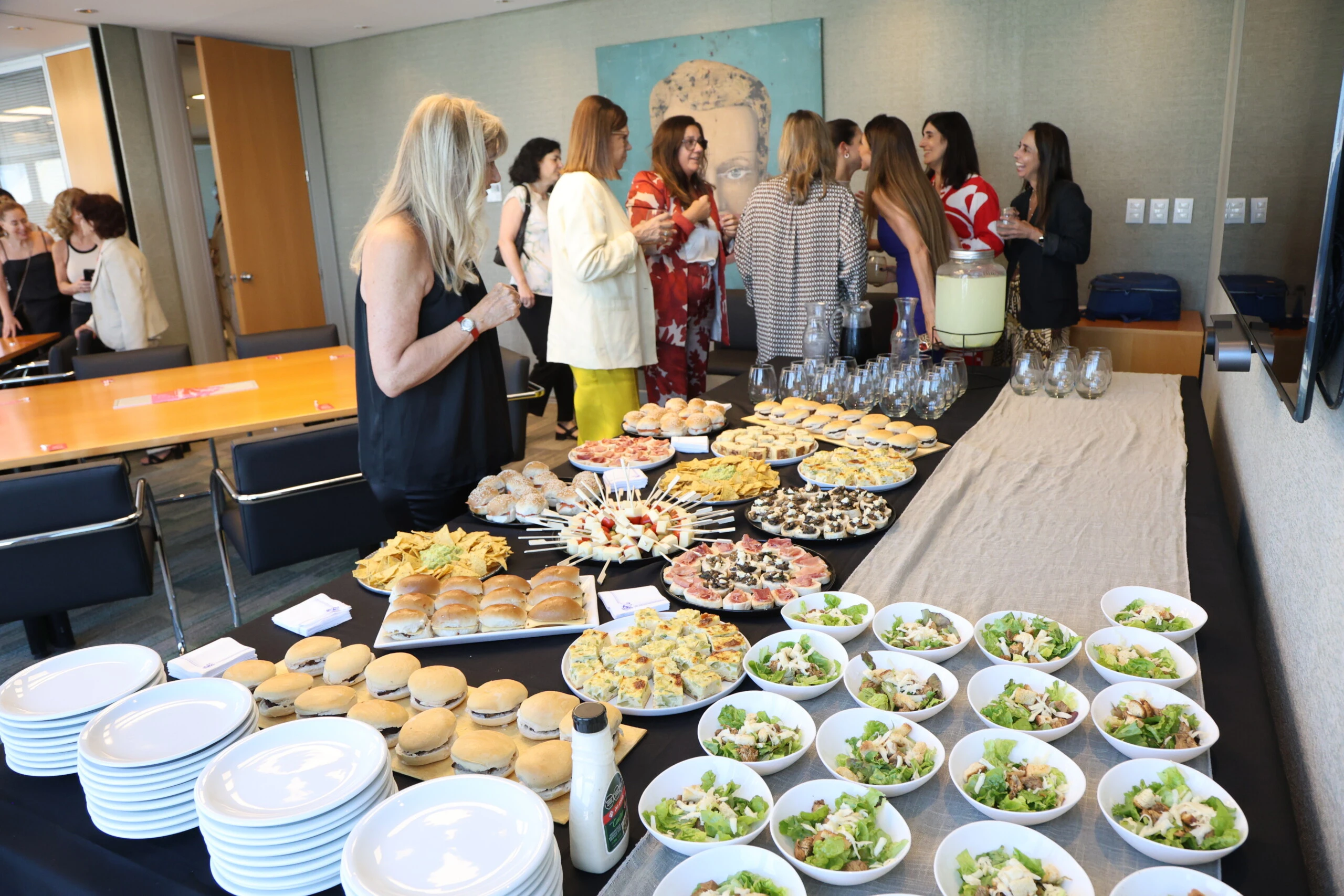 8M y liderazgo: mucho más que un toque de campana en una jornada que celebró la red femenina