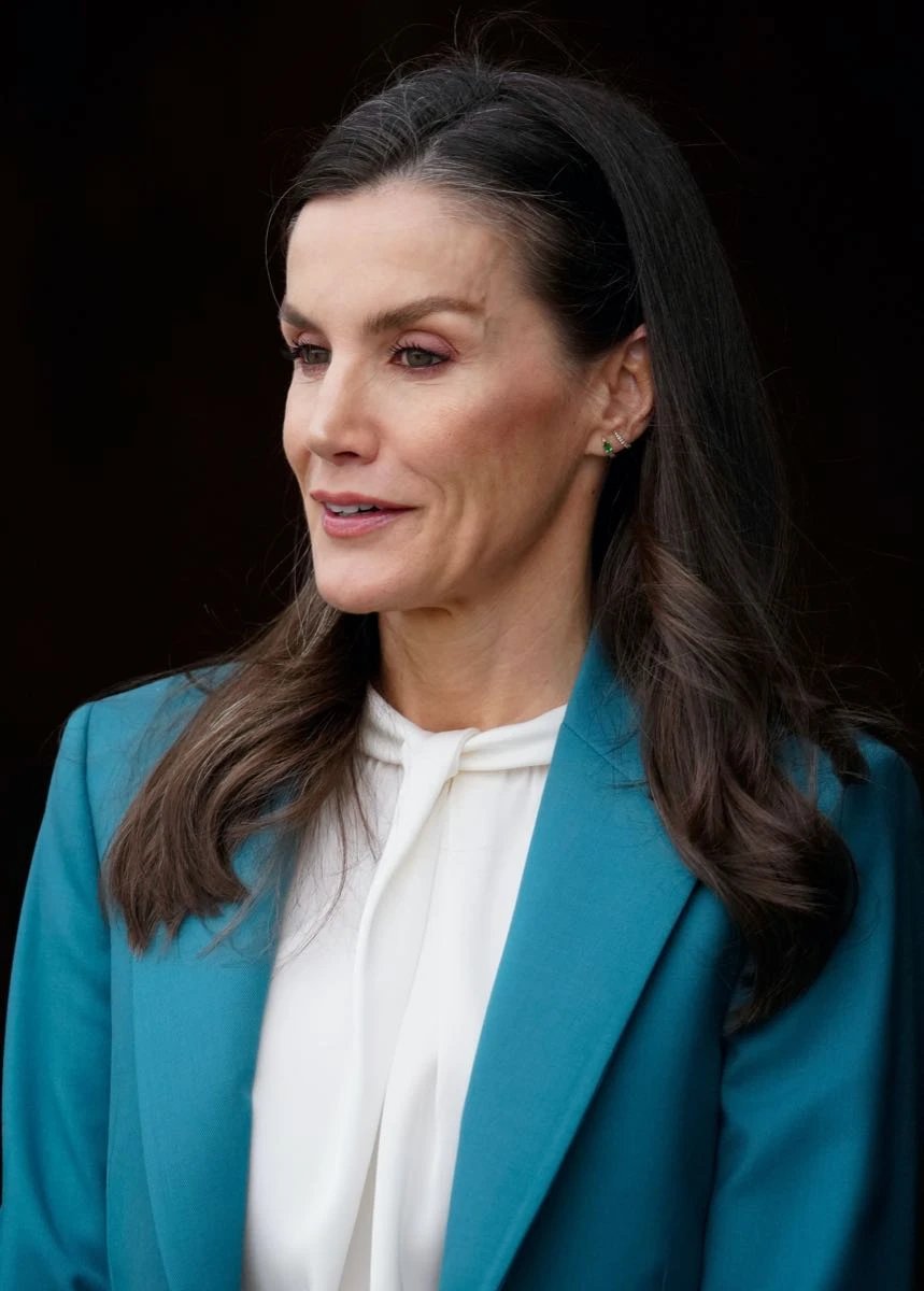 Una vez más, la reina de España apostó por la sastrería.