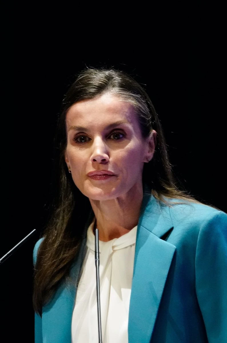 Una vez más, la reina de España apostó por la sastrería.