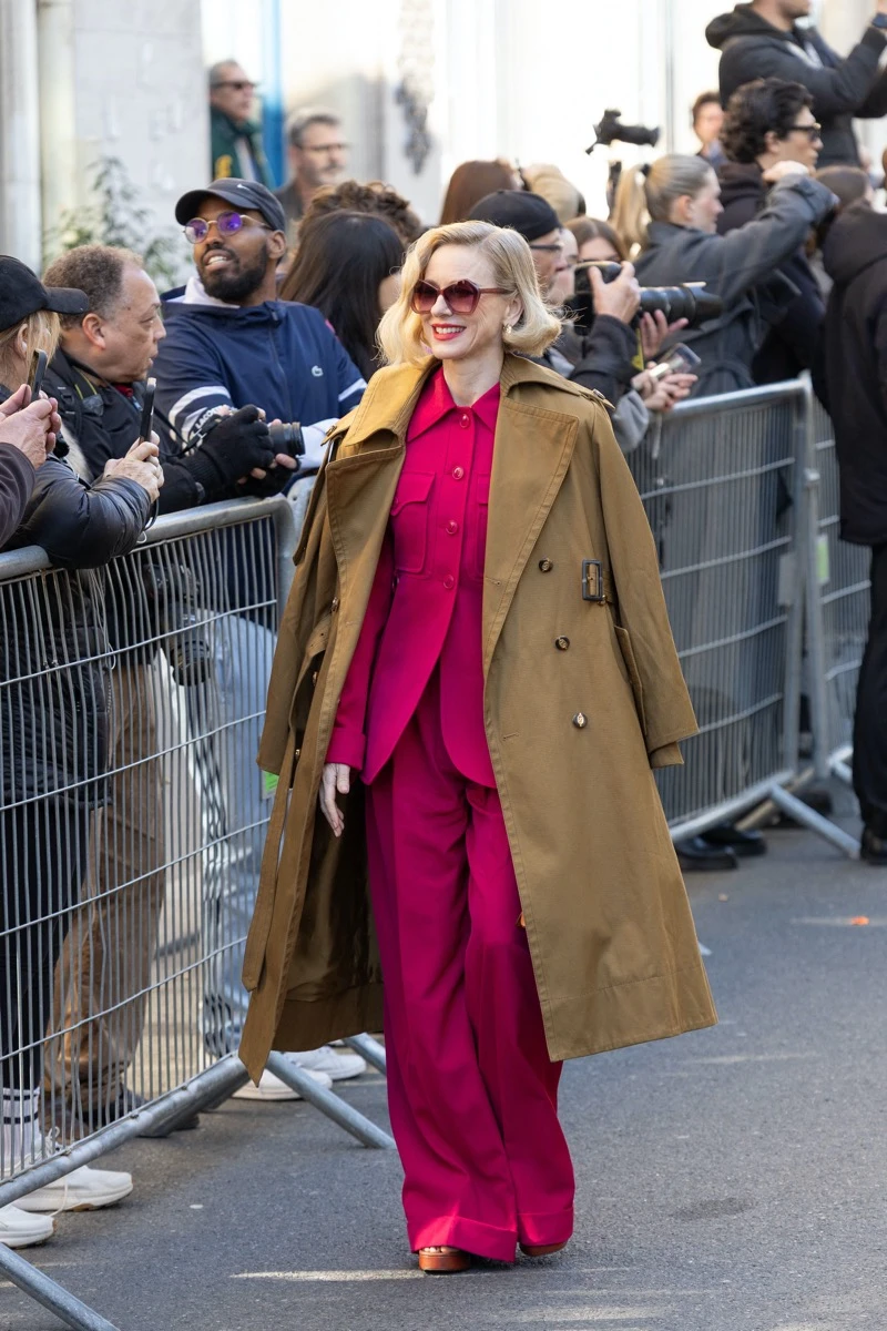 Sastrería vibrante: la tendencia que Jessica Chastain y Naomi Watts mostraron en el desfile de Zimmermann en París