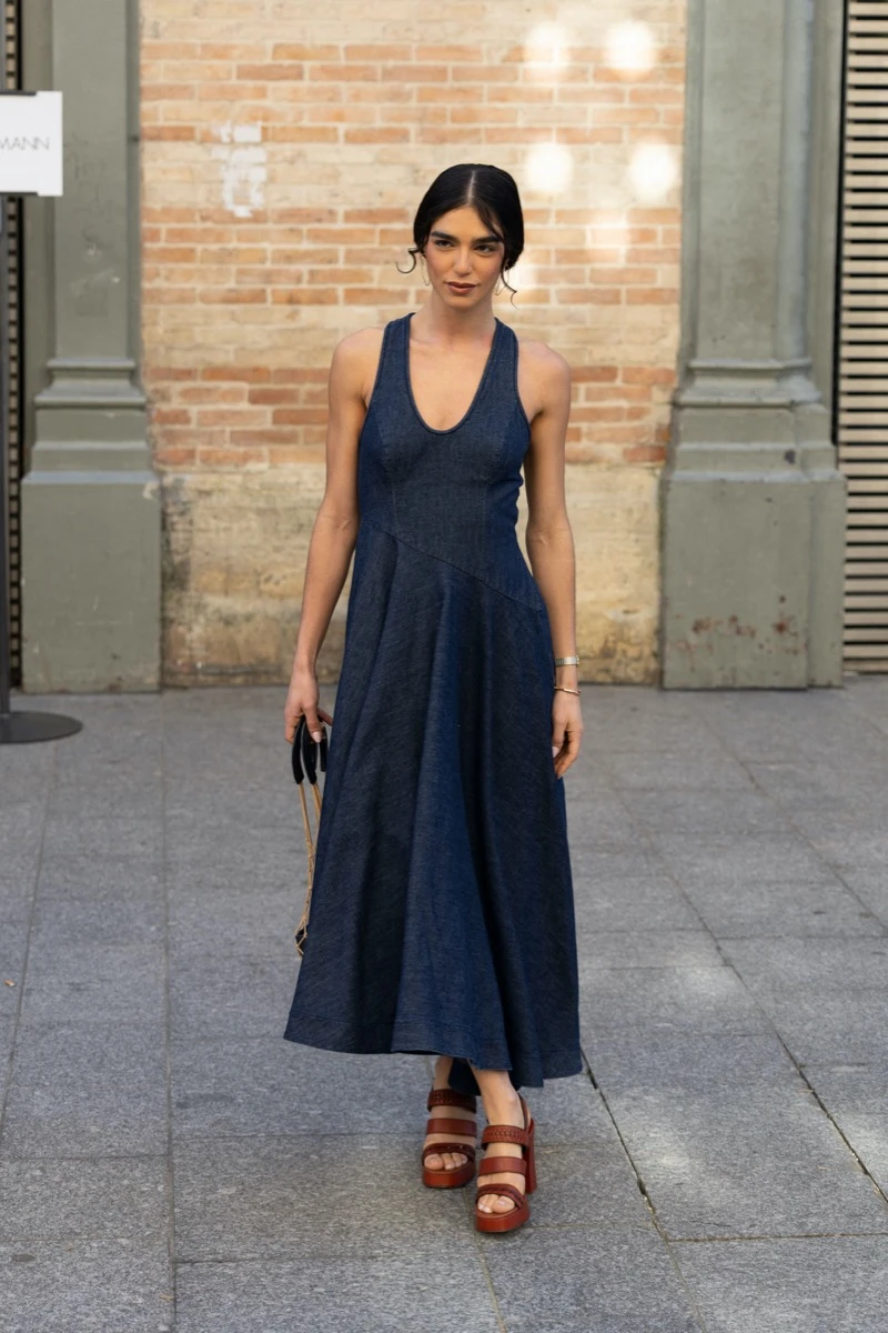 Sastrería femenina, encaje y flecos así fue el espíritu boho chic del desfile de Zimmermann en París 