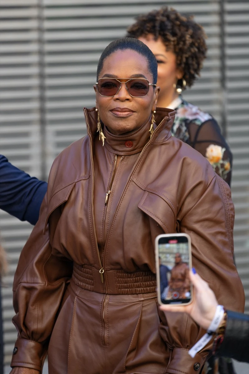 Sastrería femenina, encaje y flecos así fue el espíritu boho chic del desfile de Zimmermann en París 