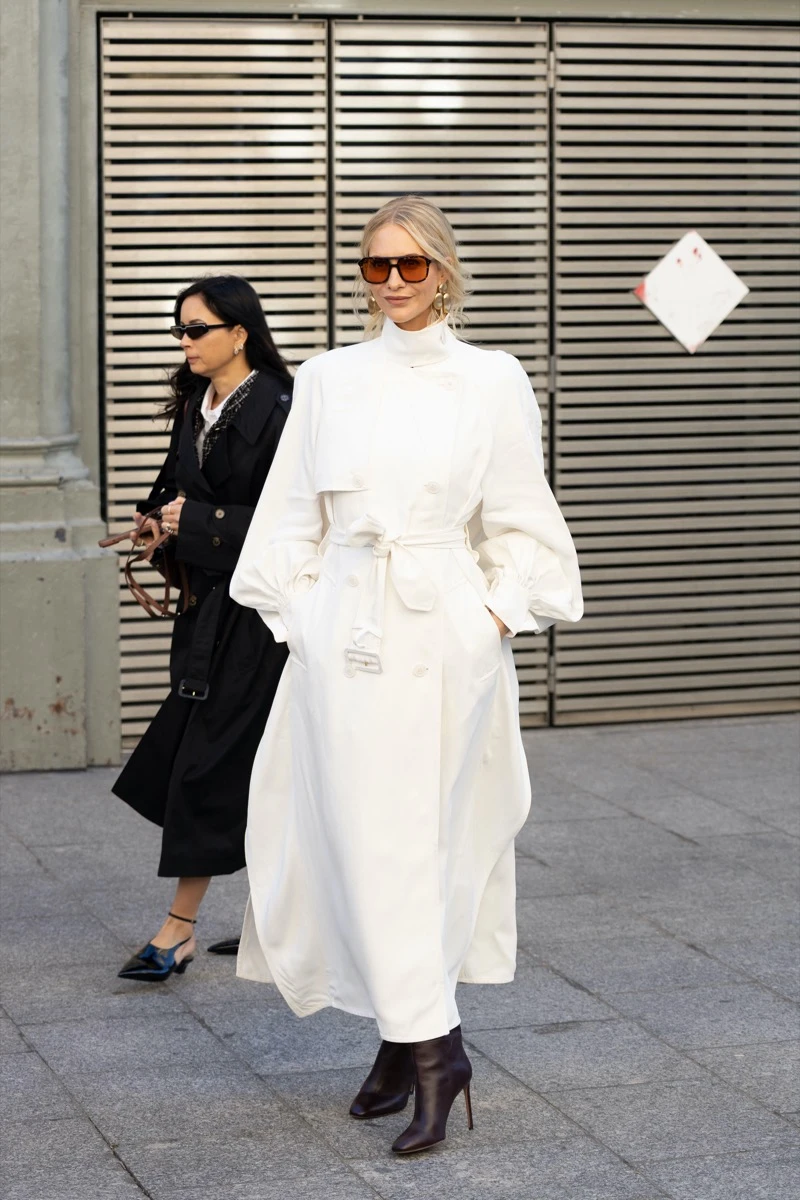Sastrería femenina, encaje y flecos así fue el espíritu boho chic del desfile de Zimmermann en París 