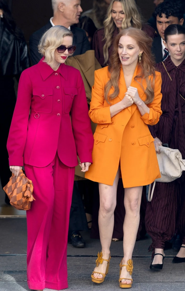 Sastrería vibrante: la tendencia que Jessica Chastain y Naomi Watts mostraron en el desfile de Zimmermann en París