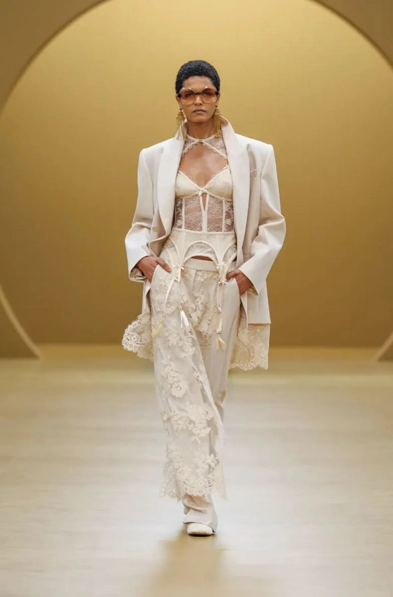 Desfile Zimmermann en la Semana de Moda de París.