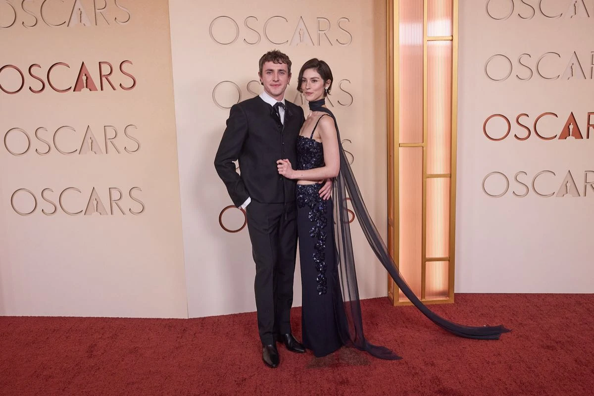 Paul Mescal and Gracie Abrams  