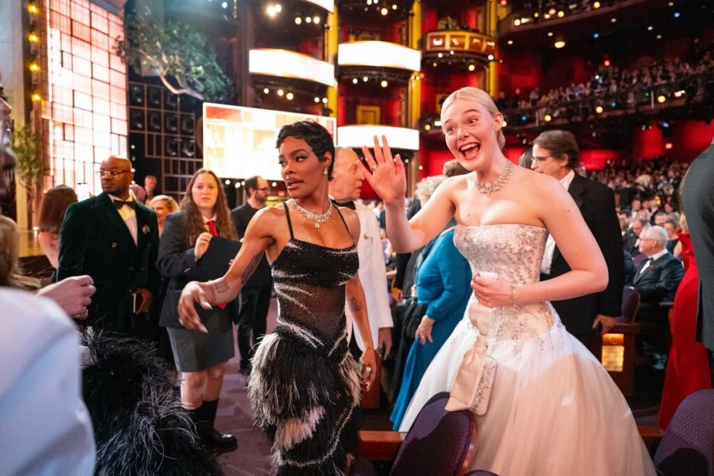 Teyana Taylor y Elle Fanning  