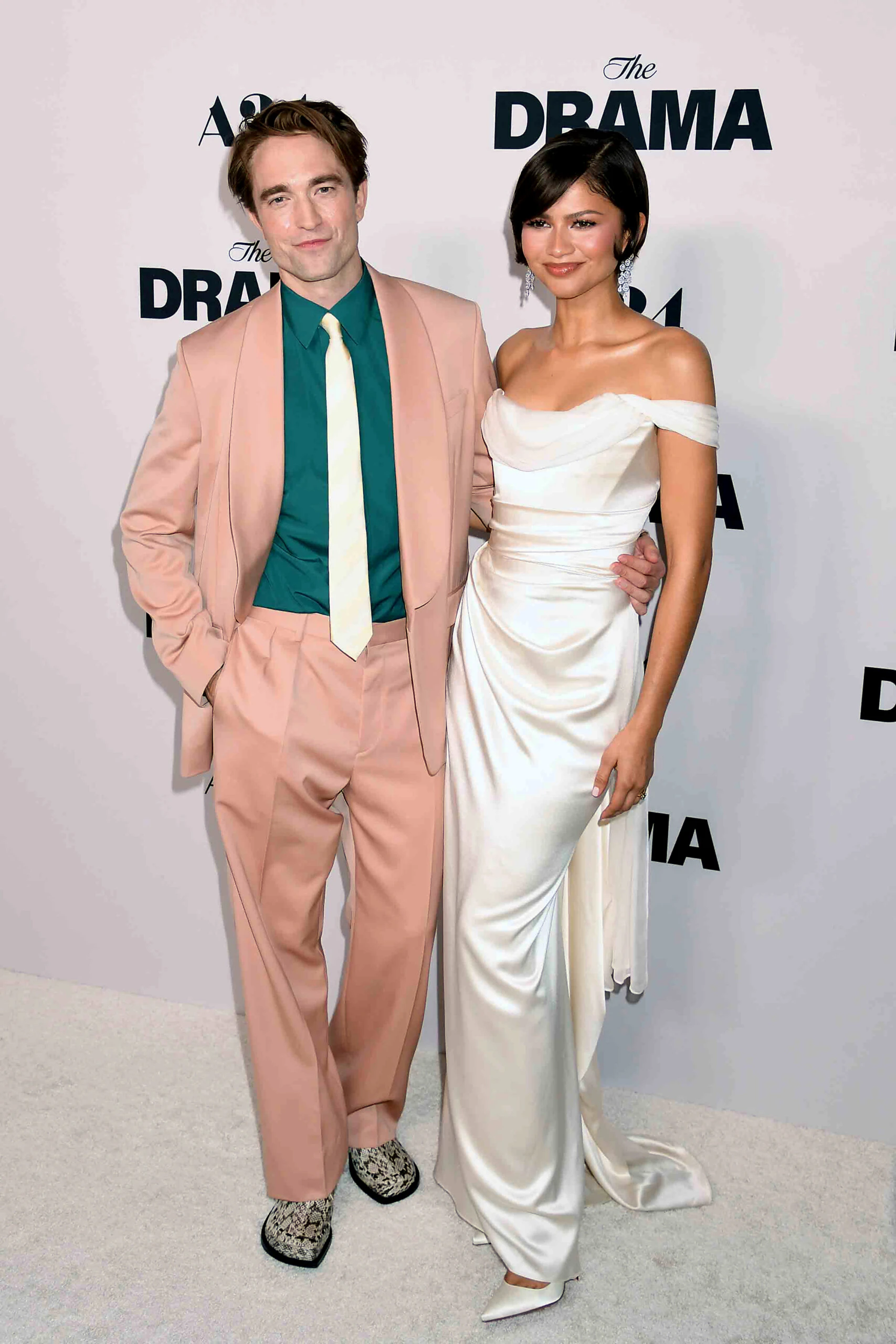 Robert Pattinson y Zendaya en la premiere de "The Drama " en Los Angeles.
