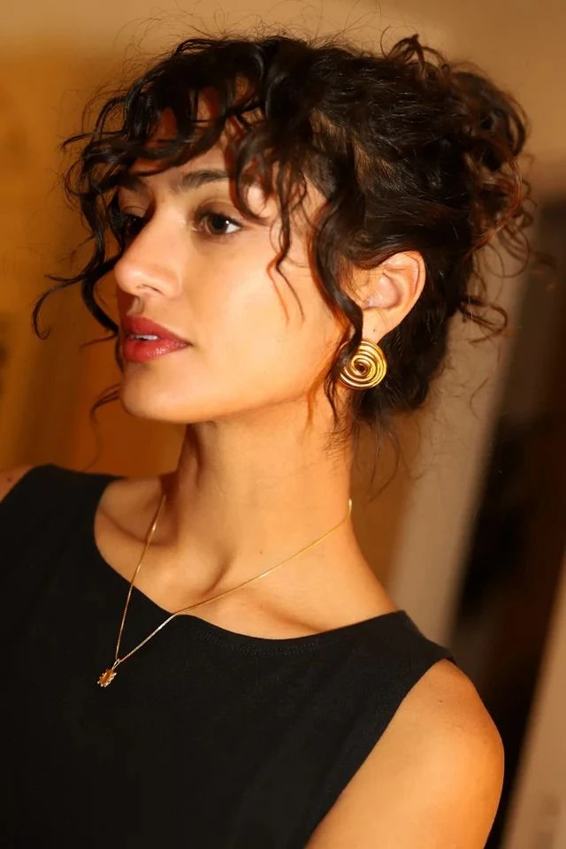 Los trucos de un experto para hacer recogidos de pelo con rulos y que queden perfectos