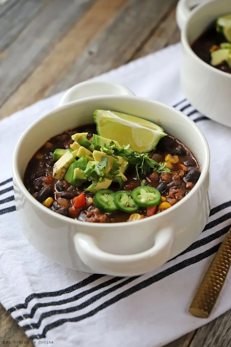 Guiso de porotos negros y vegetales