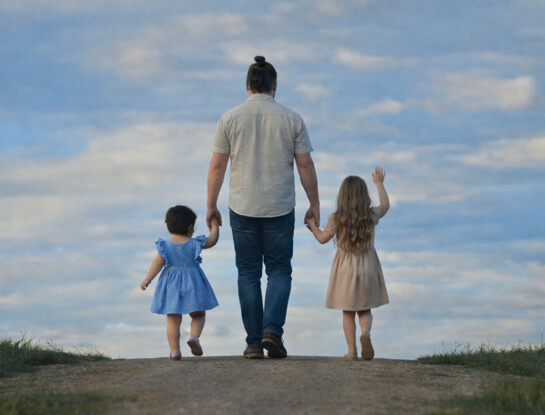 "Rubén dio su vida, el amor lo hizo héroe": el emotivo homenaje que recuerda a las hermanitas Hecker y al hombre que murió al intentar salvarlas