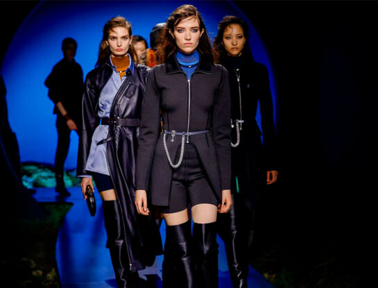 Hermès presentó su colección otoño-invierno 2026 en París: cuero, siluetas ajustadas y espíritu ecuestre