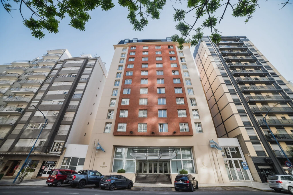 Con el correr del tiempo, el Hermitage atravesó distintas transformaciones, entre ellas, la incorporación de nuevas torres.