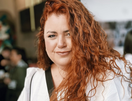 "El chat de mamis": Karina Hernández y la comedia que expone lo que realmente pasa en los grupos de WhatsApp del colegio