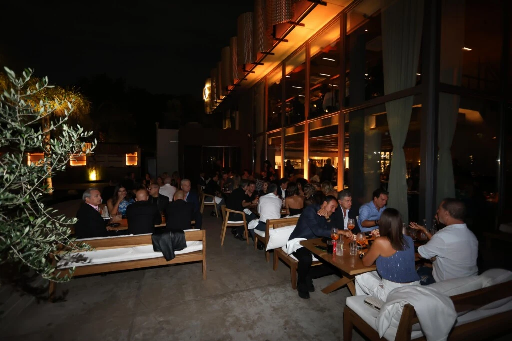 El evento se realizó en el restaurante ubicado frente al río en la Costanera de Buenos Aires, un espacio amplio y moderno.