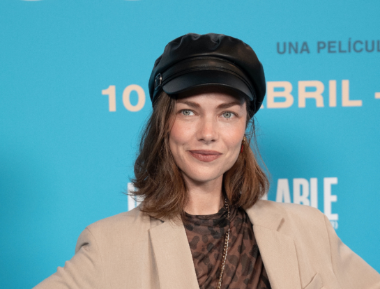 Laura Laprida en Madrid: el look relajado con guiños trendy que llevó a la premiere de I Swear