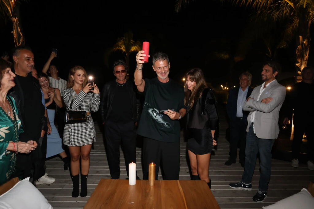 Uno de los momentos más especiales de la noche fue el ritual energético vinculado al portal 333.