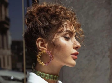 Los trucos de un experto para hacer recogidos de pelo con rulos y que queden perfectos