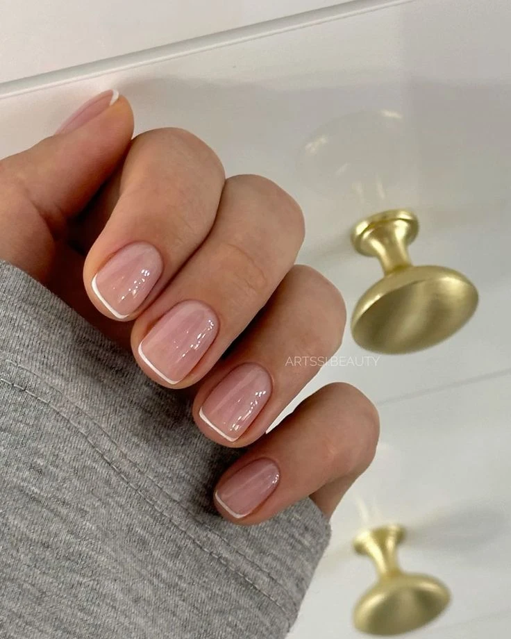 Guía definitiva de uñas: cuidados básicos y cuál es la tendencia minimalista que domina la temporada