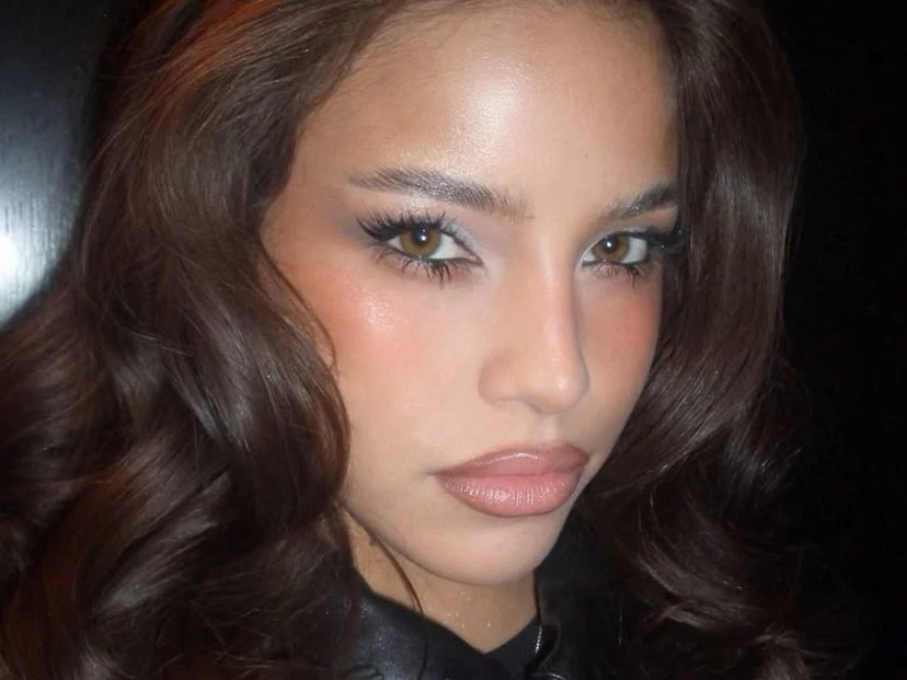 El look de Emilia Mernes